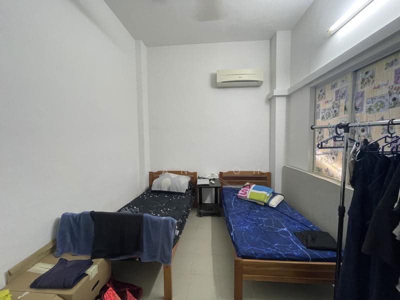 6 Months Rent. Corner Terrace near Kovan MRT. Interchange. Mall. Market. Shops Eateries., Kovan. Highland. Lowland. Hougang. Florence Rd. Simon Rd. Flower Rd. Phillips Ave. Parry Ave. Glasgow, Hougang / Punggol / Sengkang, 4 Bedrooms, 1,600 sqft, Corner Terrace For Rent, by Alan Koh, 500282850 - Bedroom - PropertyGuru.com.sg