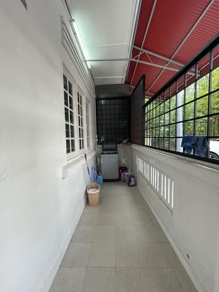 6 Months Rent. Corner Terrace near Kovan MRT. Interchange. Mall. Market. Shops Eateries., Kovan. Highland. Lowland. Hougang. Florence Rd. Simon Rd. Flower Rd. Phillips Ave. Parry Ave. Glasgow, Hougang / Punggol / Sengkang, 4 Bedrooms, 1,600 sqft, Corner Terrace For Rent, by Alan Koh, 500282850 - Balcony - PropertyGuru.com.sg