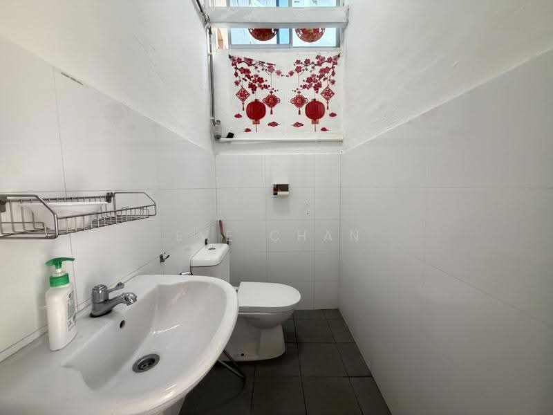 237 Serangoon Avenue 3, Hougang / Punggol / Sengkang, 1,506 sqft, Shop / Shophouse For Sale, by Eve Chan, 500282864 - Bathroom - CommercialGuru.com.sg