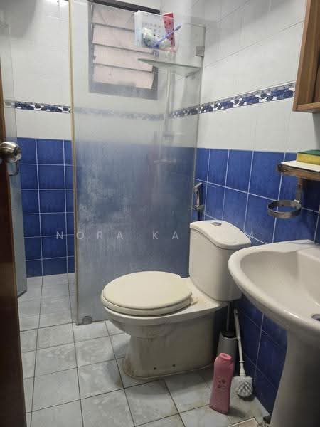 987A Jurong West Street 93, 987A Jurong West Street 93, Boon Lay / Jurong / Tuas, Room Rental, 120 sqft, HDB Flat For Rent, by Nora Kassim, 500282875 - Bathroom - PropertyGuru.com.sg