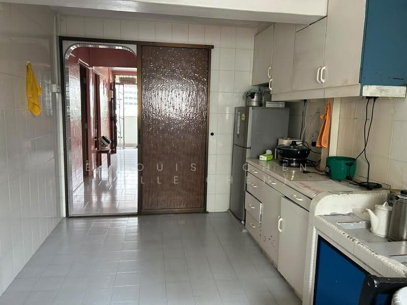 207 Boon Lay Place, 207 Boon Lay Place, Boon Lay / Jurong / Tuas, 2 Bedrooms, 700 sqft, HDB Flat For Sale, by Ellouisa Chen (Elle Chen), 500282884 - Kitchen - PropertyGuru.com.sg