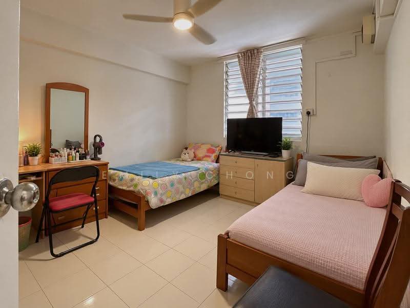 99 Commonwealth Crescent, 99 Commonwealth Crescent, Alexandra / Commonwealth, 2 Bedrooms, 689 sqft, HDB Flat For Sale, by Emily Chong, 500282889 - Bedroom - PropertyGuru.com.sg