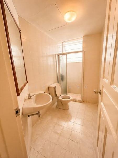 Belgravia Park, Seletar Terrace, Seletar / Yio Chu Kang, 6 Bedrooms, 2,800 sqft, Terraced House For Sale, by Wes Zhang, 500282949 - Bathroom - PropertyGuru.com.sg