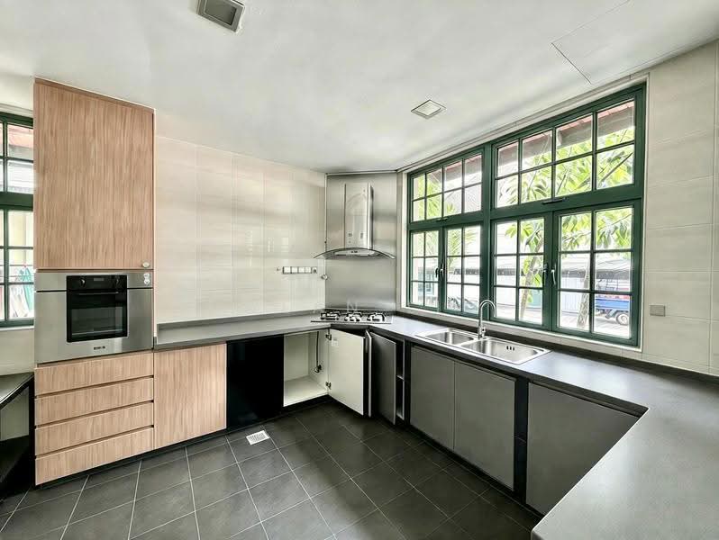 Northshore Bungalows, 259 Ponggol Seventeenth Avenue, Hougang / Punggol / Sengkang, 7 Bedrooms, 8,000 sqft, Detached House For Rent, by Kyean Lim, 500282954 - Kitchen - PropertyGuru.com.sg