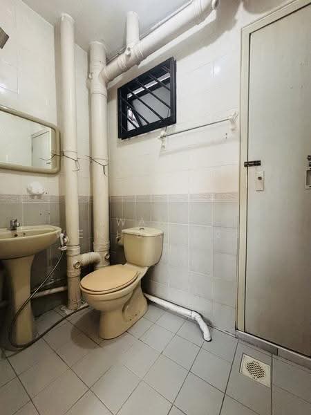 339A Sembawang Close, 339A Sembawang Close, Sembawang / Yishun, 3 Bedrooms, 1,022 sqft, HDB Flat For Rent, by Wang Wenhua 王文华, 500282967 - Bathroom - PropertyGuru.com.sg