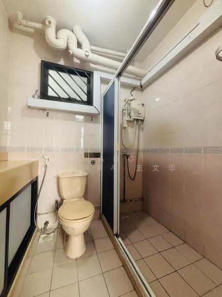 339A Sembawang Close, 339A Sembawang Close, Sembawang / Yishun, 3 Bedrooms, 1,022 sqft, HDB Flat For Rent, by Wang Wenhua 王文华, 500282967 - Bathroom - PropertyGuru.com.sg