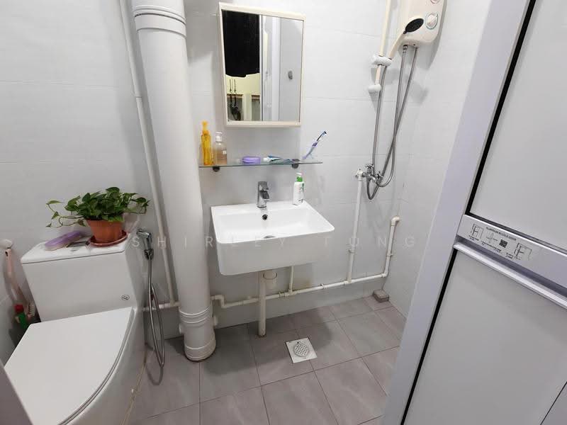 213 Petir Road, 213 Petir Road, Dairy Farm / Bukit Panjang / Choa Chu Kang, 3 Bedrooms, 1,119 sqft, HDB Flat For Sale, by Shirley Fong, 500282971 - Bathroom - PropertyGuru.com.sg