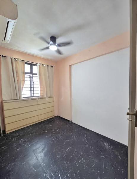 413B Northshore Drive, 413B Northshore Drive, Hougang / Punggol / Sengkang, 2 Bedrooms, 721 sqft, HDB Flat For Sale, by Adrian Tan, 500282972 - Bedroom - PropertyGuru.com.sg