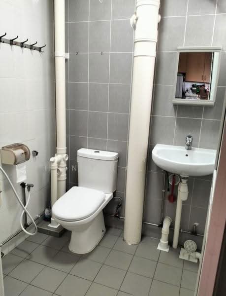 121 Mcnair Road, 121 Mcnair Road, Balestier / Toa Payoh, Room Rental, 150 sqft, HDB Flat For Rent, by Wee Chye Heng (Alan Wee), 500282989 - Bathroom - PropertyGuru.com.sg