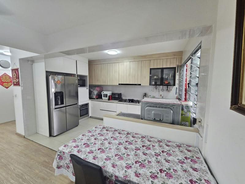 377B Hougang Street 32, 377B Hougang Street 32, Hougang / Punggol / Sengkang, 4 Bedrooms, 1,206 sqft, HDB Flat For Sale, by Samson ., 500283004 - Kitchen - PropertyGuru.com.sg