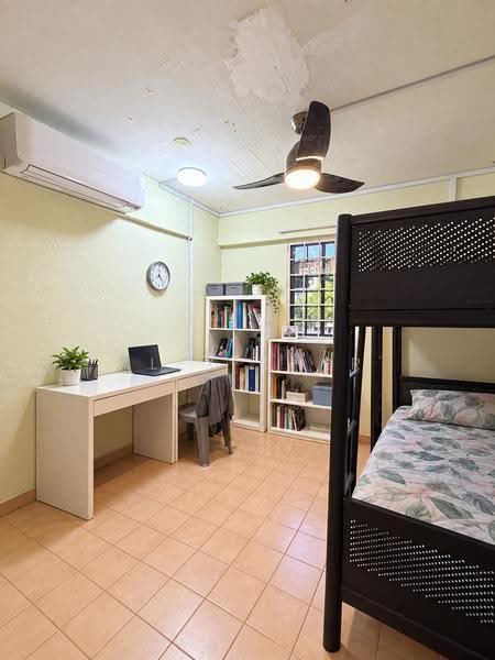 136 Bukit Batok West Avenue 6, 136 Bukit Batok West Avenue 6, Dairy Farm / Bukit Panjang / Choa Chu Kang, 2 Bedrooms, 731 sqft, HDB Flat For Sale, by Alex Cher, 500283008 - Bedroom - PropertyGuru.com.sg