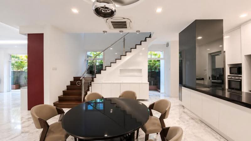 **LANDED7772@** 1km To Tao Nan Well Kept Simple Reno Detached, East Coast / Marine Parade, 6 Bedrooms, 6,200 sqft, Detached House For Sale, by Geryl Lim, 500283043 - Dining Room - PropertyGuru.com.sg