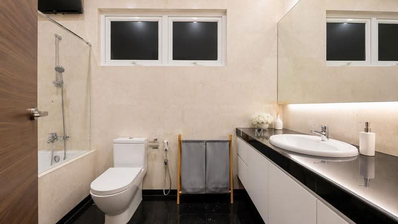 **LANDED7772@** 1km To Tao Nan Well Kept Simple Reno Detached, East Coast / Marine Parade, 6 Bedrooms, 6,200 sqft, Detached House For Sale, by Geryl Lim, 500283043 - Bathroom - PropertyGuru.com.sg