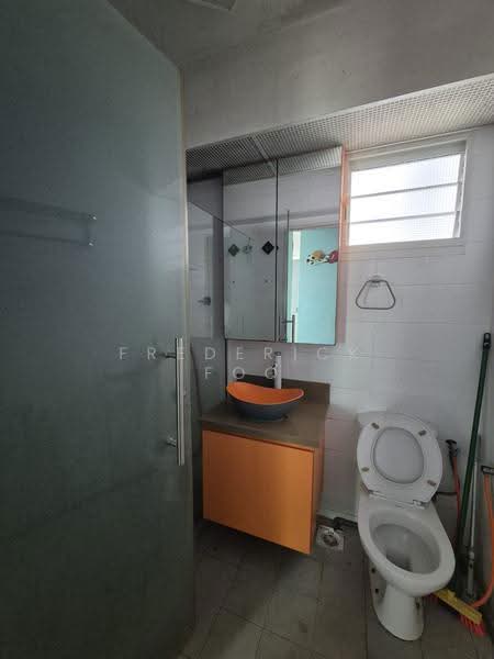 662D Edgedale Plains, 662D Edgedale Plains, Hougang / Punggol / Sengkang, 3 Bedrooms, 1,206 sqft, HDB Flat For Rent, by Frederick Foo, 500283045 - Bathroom - PropertyGuru.com.sg