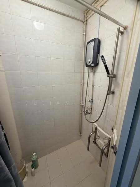 96 Lorong 3 Toa Payoh, 96 Lorong 3 Toa Payoh, Balestier / Toa Payoh, 2 Bedrooms, 732 sqft, HDB Flat For Rent, by Julian Zhuo, 500283047 - Bathroom - PropertyGuru.com.sg