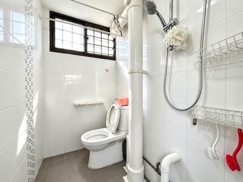 231 Jurong East Street 21, 231 Jurong East Street 21, Boon Lay / Jurong / Tuas, 3 Bedrooms, 883 sqft, HDB Flat For Sale, by Elson Wang, 500283049 - Bathroom - PropertyGuru.com.sg