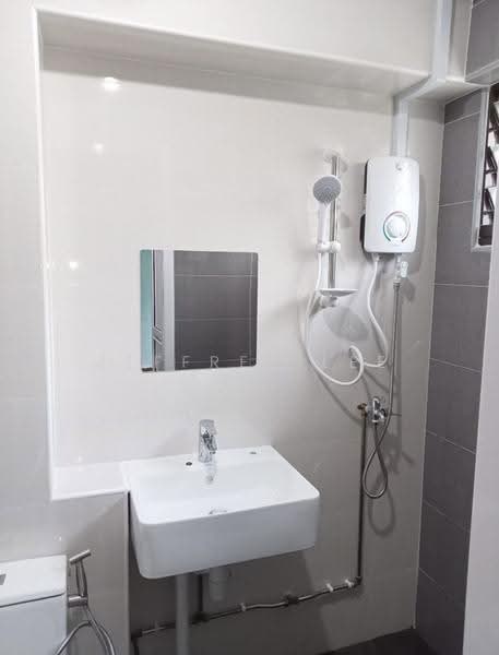 944 Jurong West Street 91, 944 Jurong West Street 91, Boon Lay / Jurong / Tuas, 3 Bedrooms, 1,130 sqft, HDB Flat For Rent, by Jeffrey Lee, 500283057 - Bathroom - PropertyGuru.com.sg