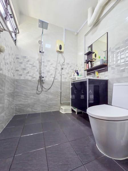 408 Hougang Avenue 10, 408 Hougang Avenue 10, Hougang / Punggol / Sengkang, 4 Bedrooms, 1,302 sqft, HDB Flat For Sale, by Marcella Yong 杨惠晴, 500283073 - Bathroom - PropertyGuru.com.sg