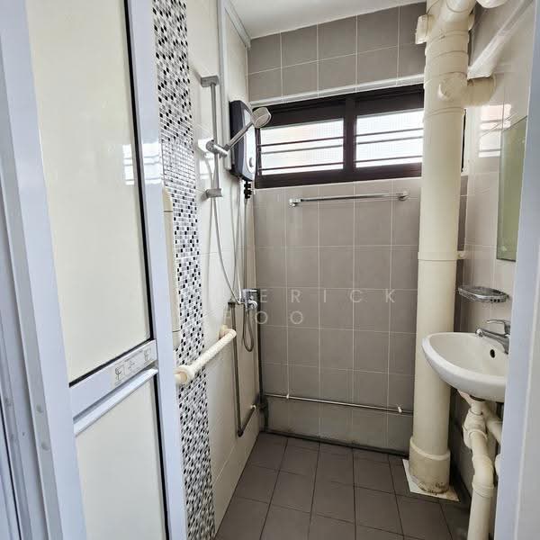 74 Bedok North Road, 74 Bedok North Road, Bedok / Upper East Coast, 2 Bedrooms, 635 sqft, HDB Flat For Sale, by Frederick Foo, 500283083 - Bathroom - PropertyGuru.com.sg