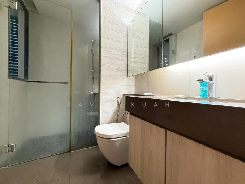 Hedges Park Condominium, 89 Flora Drive, Changi Airport / Changi Village, 2 Bedrooms, 796 sqft, Condominium For Sale, by Kavin Kuah, 500283092 - Bathroom - PropertyGuru.com.sg