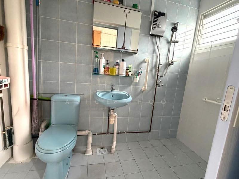 63 Chai Chee Road, 63 Chai Chee Road, Bedok / Upper East Coast, 3 Bedrooms, 1,431 sqft, HDB Flat For Sale, by Alice Choo, 500283097 - Bathroom - PropertyGuru.com.sg