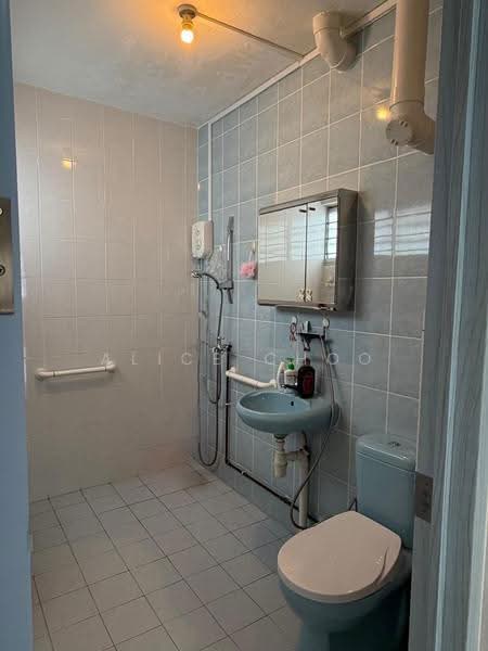 63 Chai Chee Road, 63 Chai Chee Road, Bedok / Upper East Coast, 3 Bedrooms, 1,431 sqft, HDB Flat For Sale, by Alice Choo, 500283097 - Bathroom - PropertyGuru.com.sg