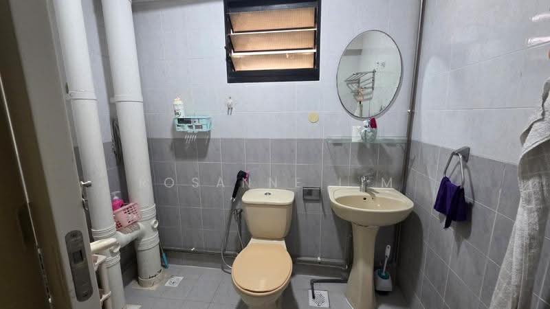 686B Jurong West Central 1, 686B Jurong West Central 1, Boon Lay / Jurong / Tuas, Room Rental, 100 sqft, HDB Flat For Rent, by Rosanne Lim, 500283122 - Bathroom - PropertyGuru.com.sg