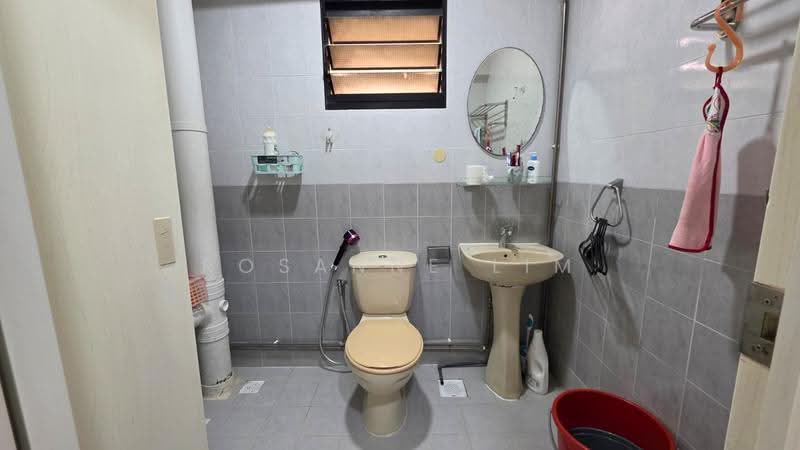 686B Jurong West Central 1, 686B Jurong West Central 1, Boon Lay / Jurong / Tuas, Room Rental, 100 sqft, HDB Flat For Rent, by Rosanne Lim, 500283122 - Bathroom - PropertyGuru.com.sg