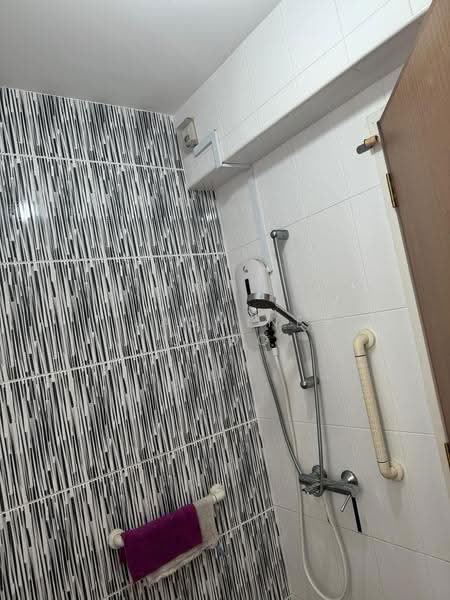 53 Strathmore Avenue, 53 Strathmore Avenue, Alexandra / Commonwealth, 3 Bedrooms, 88 sqft, HDB Flat For Sale, by Jasmine Choo, 500283130 - Bathroom - PropertyGuru.com.sg