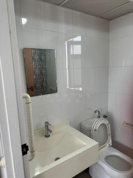 53 Strathmore Avenue, 53 Strathmore Avenue, Alexandra / Commonwealth, 3 Bedrooms, 88 sqft, HDB Flat For Sale, by Jasmine Choo, 500283130 - Bathroom - PropertyGuru.com.sg