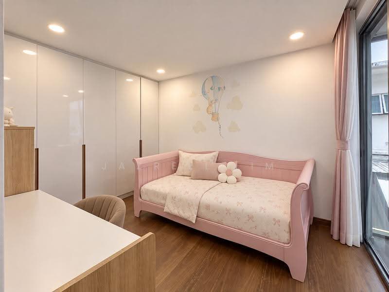 Serangoon Gardens 3.5-Storey Terrace with Lift, Rosyth Road / Leith Road / Phillips Avenue, Hougang / Punggol / Sengkang, 4 Bedrooms, 4,150 sqft, Terraced House For Rent, by Jazreel Lim, 500283134 - PropertyGuru.com.sg