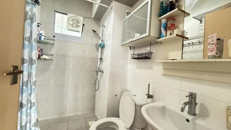 289B Punggol Place, 289B Punggol Place, Hougang / Punggol / Sengkang, 3 Bedrooms, 1,055 sqft, HDB Flat For Sale, by Grace Ho, 500283138 - Bathroom - PropertyGuru.com.sg