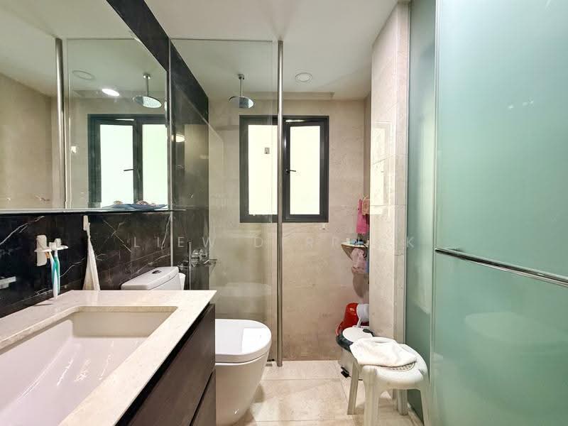 Waterfront Isle, 736 Bedok Reservoir Road, Bedok / Upper East Coast, 3 Bedrooms, 1,152 sqft, Condominium For Sale, by Liew Derrick, 500283147 - Bathroom - PropertyGuru.com.sg