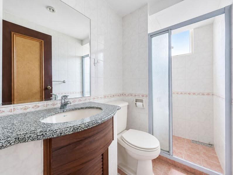 Castle Green, 487 Yio Chu Kang Road, Mandai / Upper Thomson, 4 Bedrooms, 1,410 sqft, Condominium For Sale, by Andy Lim 林佳俊, 500283152 - Bathroom - PropertyGuru.com.sg