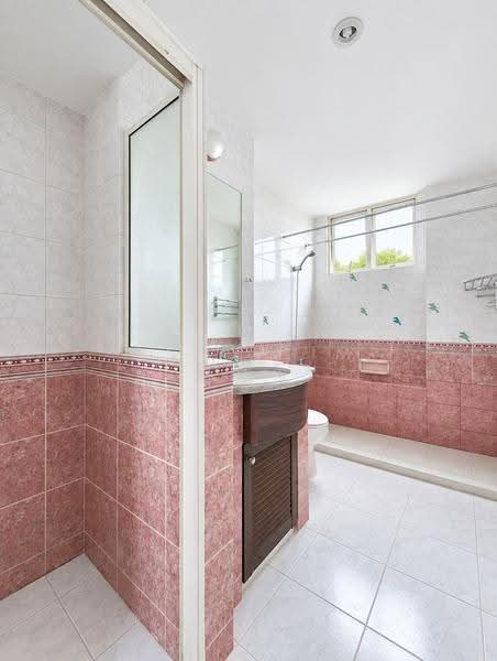 Castle Green, 487 Yio Chu Kang Road, Mandai / Upper Thomson, 4 Bedrooms, 1,410 sqft, Condominium For Sale, by Andy Lim 林佳俊, 500283152 - Bathroom - PropertyGuru.com.sg