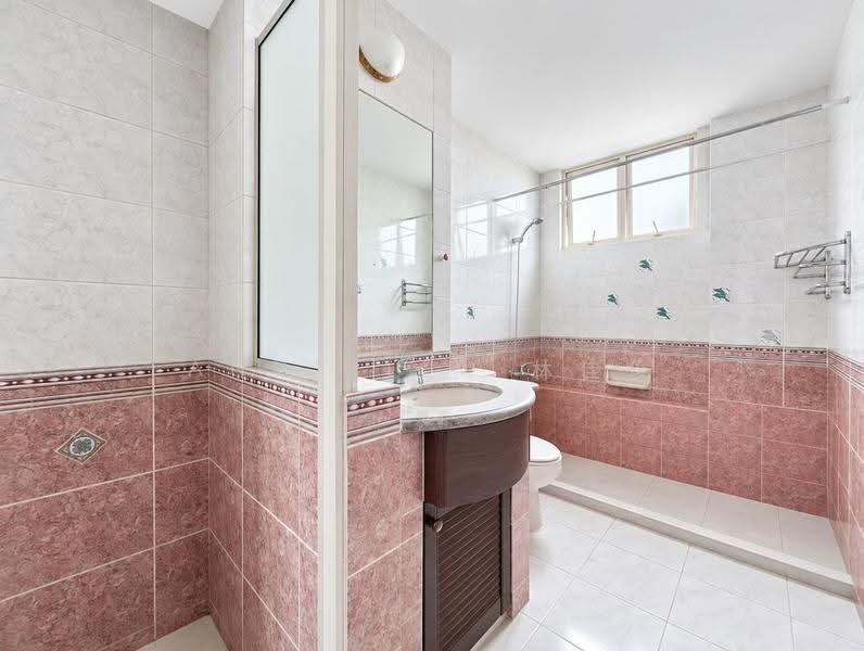 Castle Green, 487 Yio Chu Kang Road, Mandai / Upper Thomson, 4 Bedrooms, 1,410 sqft, Condominium For Sale, by Andy Lim 林佳俊, 500283152 - Bathroom - PropertyGuru.com.sg