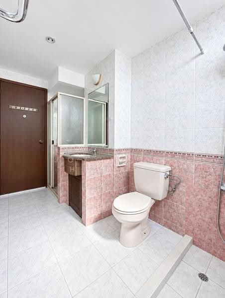 Castle Green, 487 Yio Chu Kang Road, Mandai / Upper Thomson, 4 Bedrooms, 1,410 sqft, Condominium For Sale, by Joyce Lye Hui Xin, 500283153 - Bathroom - PropertyGuru.com.sg