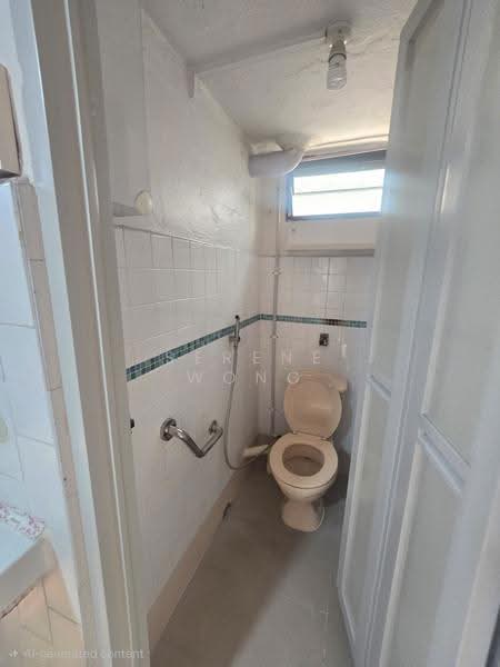 205 Toa Payoh North, 205 Toa Payoh North, Balestier / Toa Payoh, 2 Bedrooms, 700 sqft, HDB Flat For Sale, by Serene Wong, 500283154 - Bathroom - PropertyGuru.com.sg