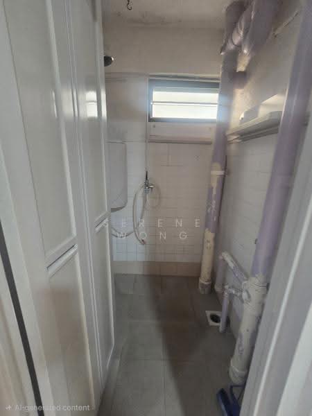 205 Toa Payoh North, 205 Toa Payoh North, Balestier / Toa Payoh, 2 Bedrooms, 700 sqft, HDB Flat For Sale, by Serene Wong, 500283154 - Bathroom - PropertyGuru.com.sg