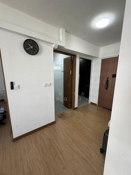 382A Yishun Street 31, 382A Yishun Street 31, Sembawang / Yishun, 1 Bedroom, 505 sqft, HDB Flat For Sale, by Ryan Tan Zheng Jie, 500283155 - Corridor - PropertyGuru.com.sg