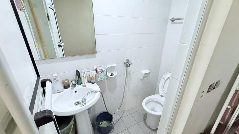Edelweiss Park Condo, 92 Flora Road, Changi Airport / Changi Village, 3 Bedrooms, 1,281 sqft, Condominium For Sale, by Sean Ng, 500283162 - Bathroom - PropertyGuru.com.sg