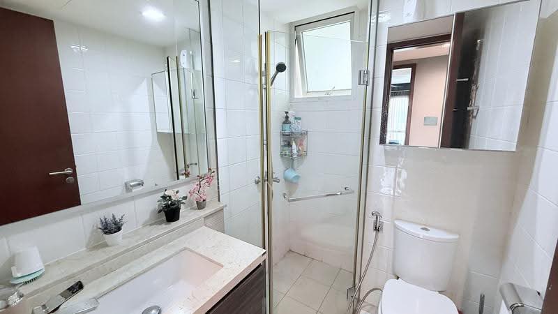 Edelweiss Park Condo, 92 Flora Road, Changi Airport / Changi Village, 3 Bedrooms, 1,281 sqft, Condominium For Sale, by Sean Ng, 500283162 - Bathroom - PropertyGuru.com.sg