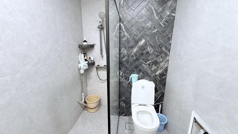 Edelweiss Park Condo, 92 Flora Road, Changi Airport / Changi Village, 3 Bedrooms, 1,281 sqft, Condominium For Sale, by Sean Ng, 500283162 - Bathroom - PropertyGuru.com.sg