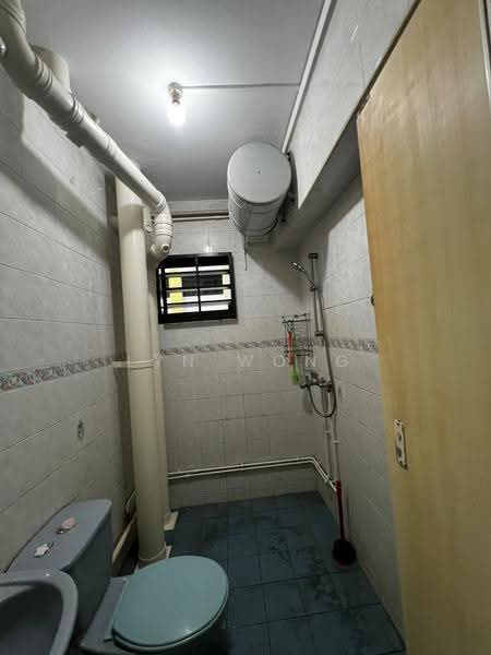 354 Ang Mo Kio Street 32, 354 Ang Mo Kio Street 32, Ang Mo Kio / Bishan / Thomson, 3 Bedrooms, 1,184 sqft, HDB Flat For Rent, by Lyn Wong, 500283171 - Bathroom - PropertyGuru.com.sg