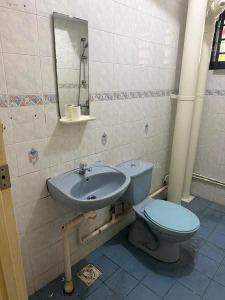 354 Ang Mo Kio Street 32, 354 Ang Mo Kio Street 32, Ang Mo Kio / Bishan / Thomson, 3 Bedrooms, 1,184 sqft, HDB Flat For Rent, by Lyn Wong, 500283171 - Bathroom - PropertyGuru.com.sg