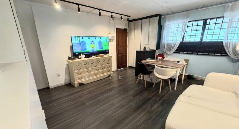 4NG 91sqm at Yio Chu Kang MRT high floor unblocked views lift level renovated, Ang Mo Kio Avenue 6, 3 Bedrooms, 980 sqft, HDB Flat For Sale, by Jasmine Chan, 500283182 - Living Room - PropertyGuru.com.sg