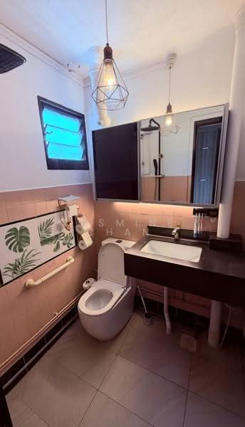 4NG 91sqm at Yio Chu Kang MRT high floor unblocked views lift level renovated, Ang Mo Kio Avenue 6, 3 Bedrooms, 980 sqft, HDB Flat For Sale, by Jasmine Chan, 500283182 - Bathroom - PropertyGuru.com.sg