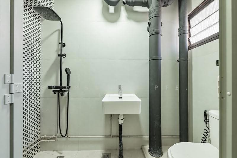 275A Jurong West Street 25, 275A Jurong West Street 25, Boon Lay / Jurong / Tuas, 3 Bedrooms, 1,195 sqft, HDB Flat For Sale, by Wes Teo, 500283203 - Bathroom - PropertyGuru.com.sg