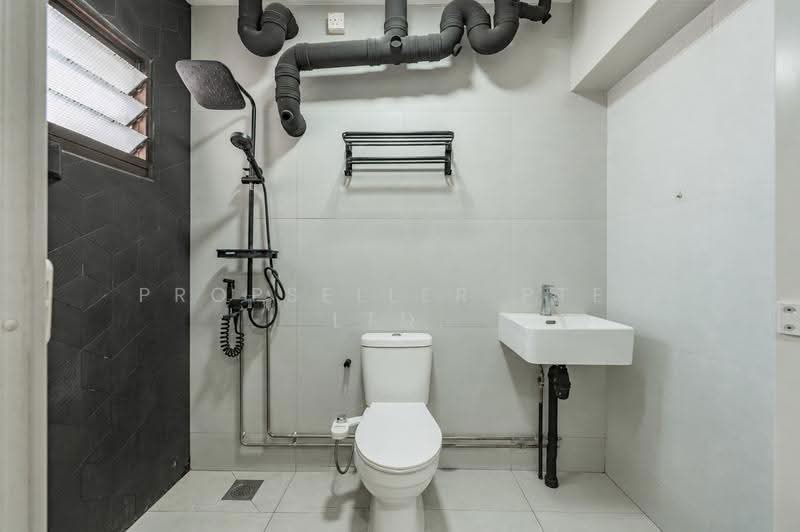 275A Jurong West Street 25, 275A Jurong West Street 25, Boon Lay / Jurong / Tuas, 3 Bedrooms, 1,195 sqft, HDB Flat For Sale, by Wes Teo, 500283203 - Bathroom - PropertyGuru.com.sg