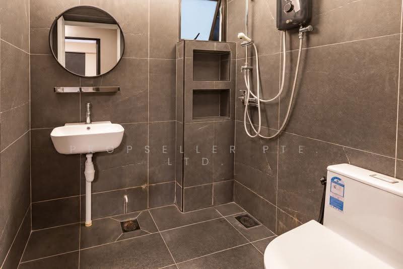 470A Fernvale Link, 470A Fernvale Link, Seletar / Yio Chu Kang, 2 Bedrooms, 732 sqft, HDB Flat For Sale, by JOHN YEO, 500283218 - Bathroom - PropertyGuru.com.sg